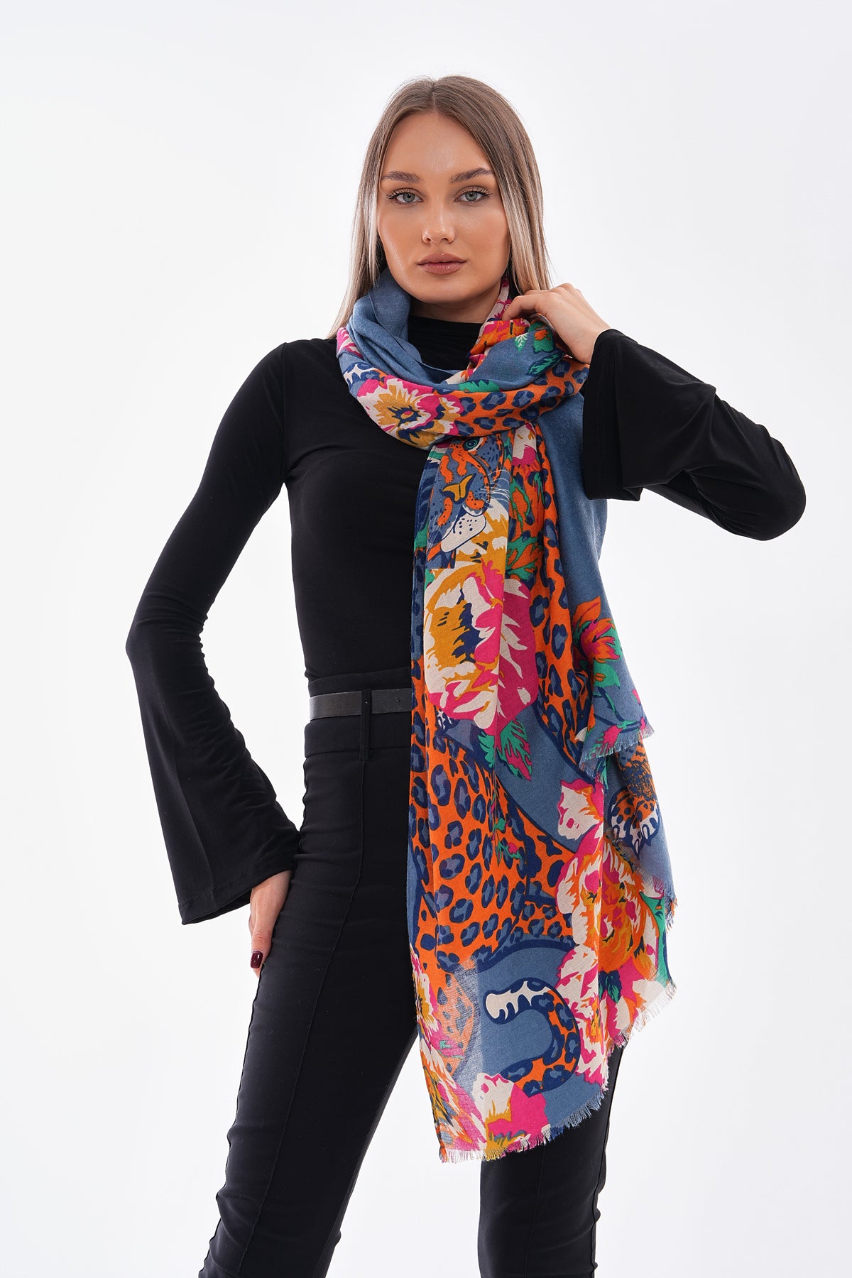 15220 - Bold Blossoms